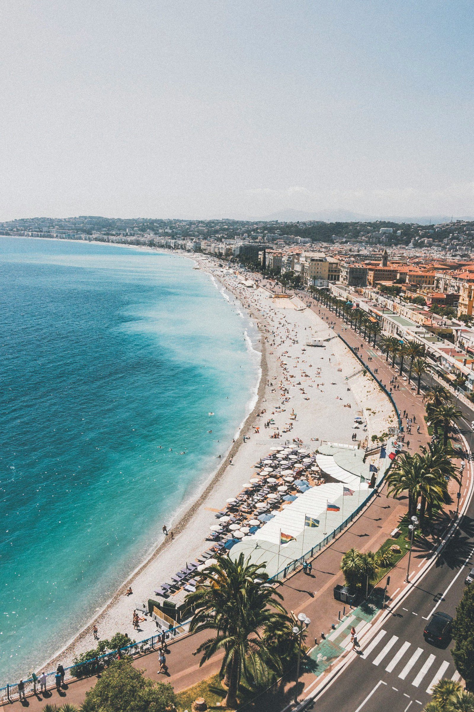 Plage près de la route